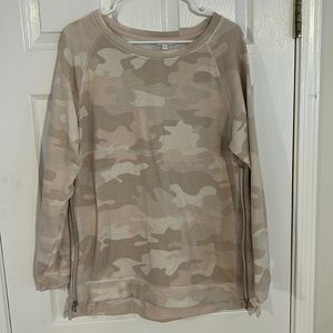 Woman’s Sweatshirt, Stella&Dot, light camo, size L